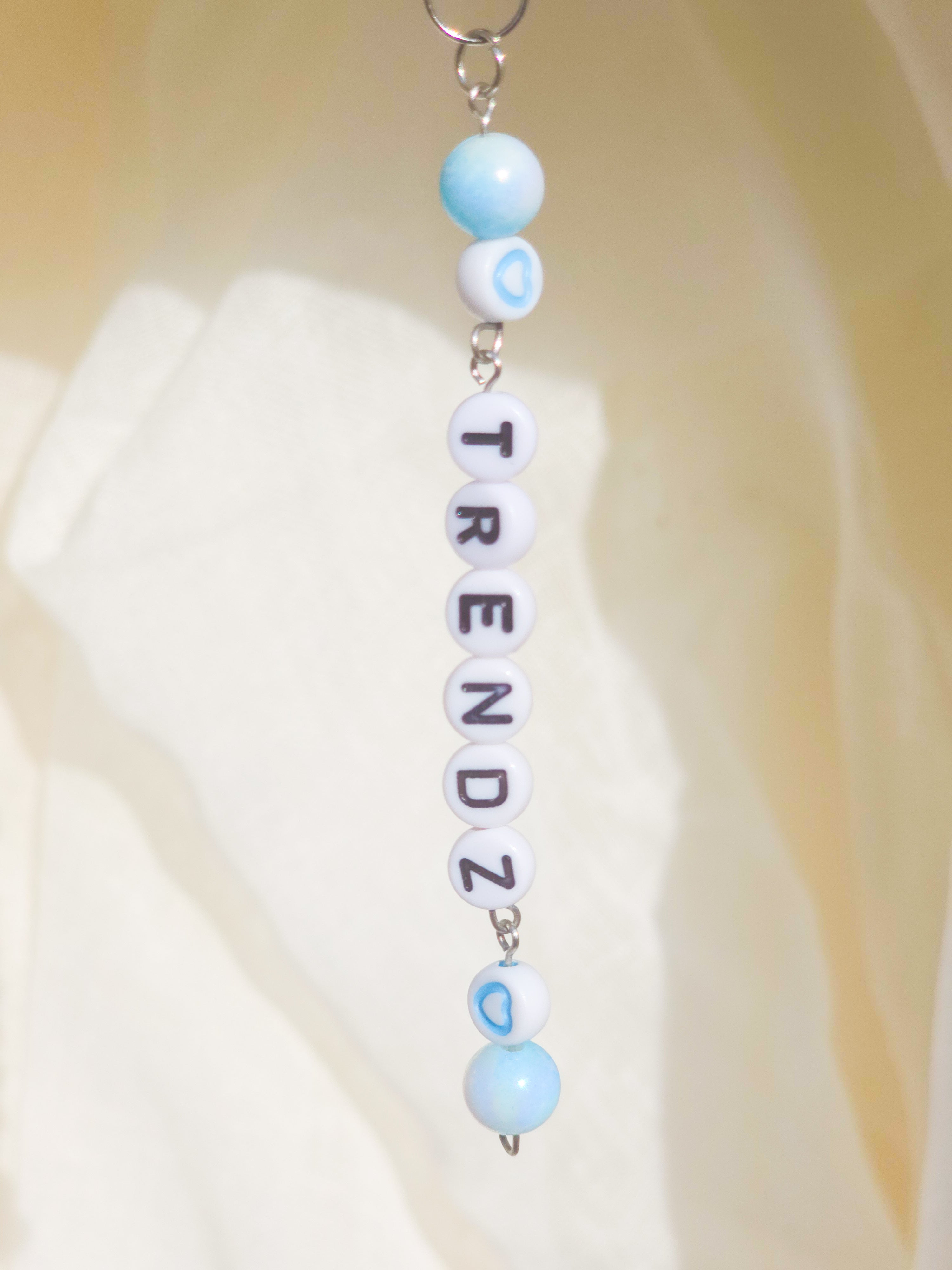 TRENDZ ON MY KNEES - PHONE CHARM